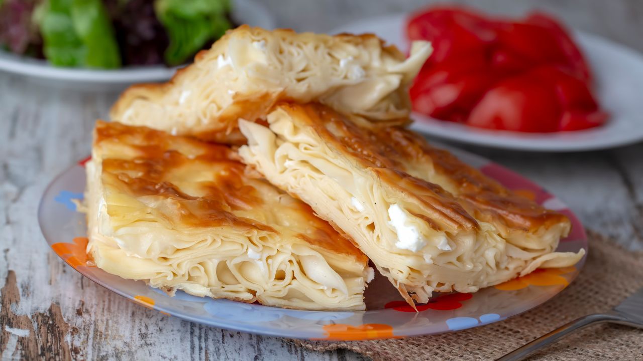 200402101827-16-best-turkish-foods-su-boregi